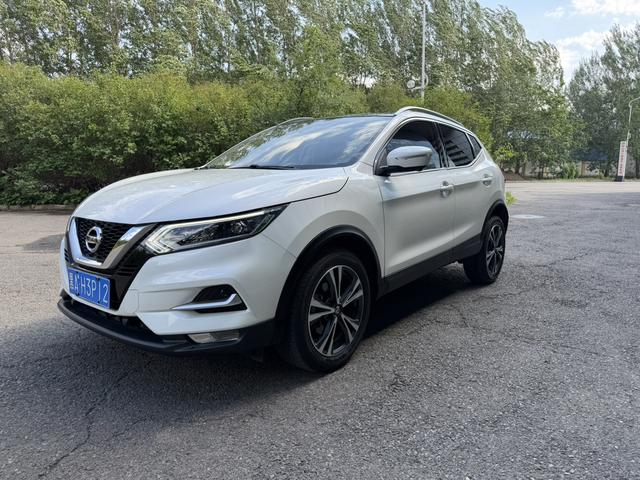 Nissan Qashqai 2022, 2 л, вариатор (CVT), передний, пробег 28 100 км — авто из Китая с пробегом
