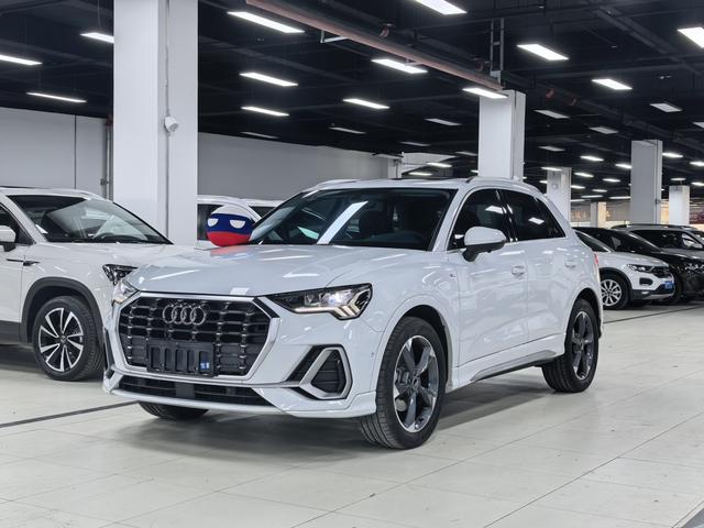 Audi Q3 2023, 1.4 л турбо, робот (DCT), передний, пробег 42 000 км — авто из Китая с пробегом