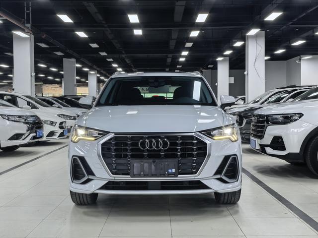 Audi Q3 2023, фото 2