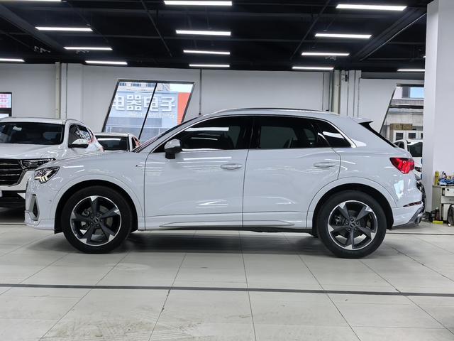 Audi Q3 2023, фото 7