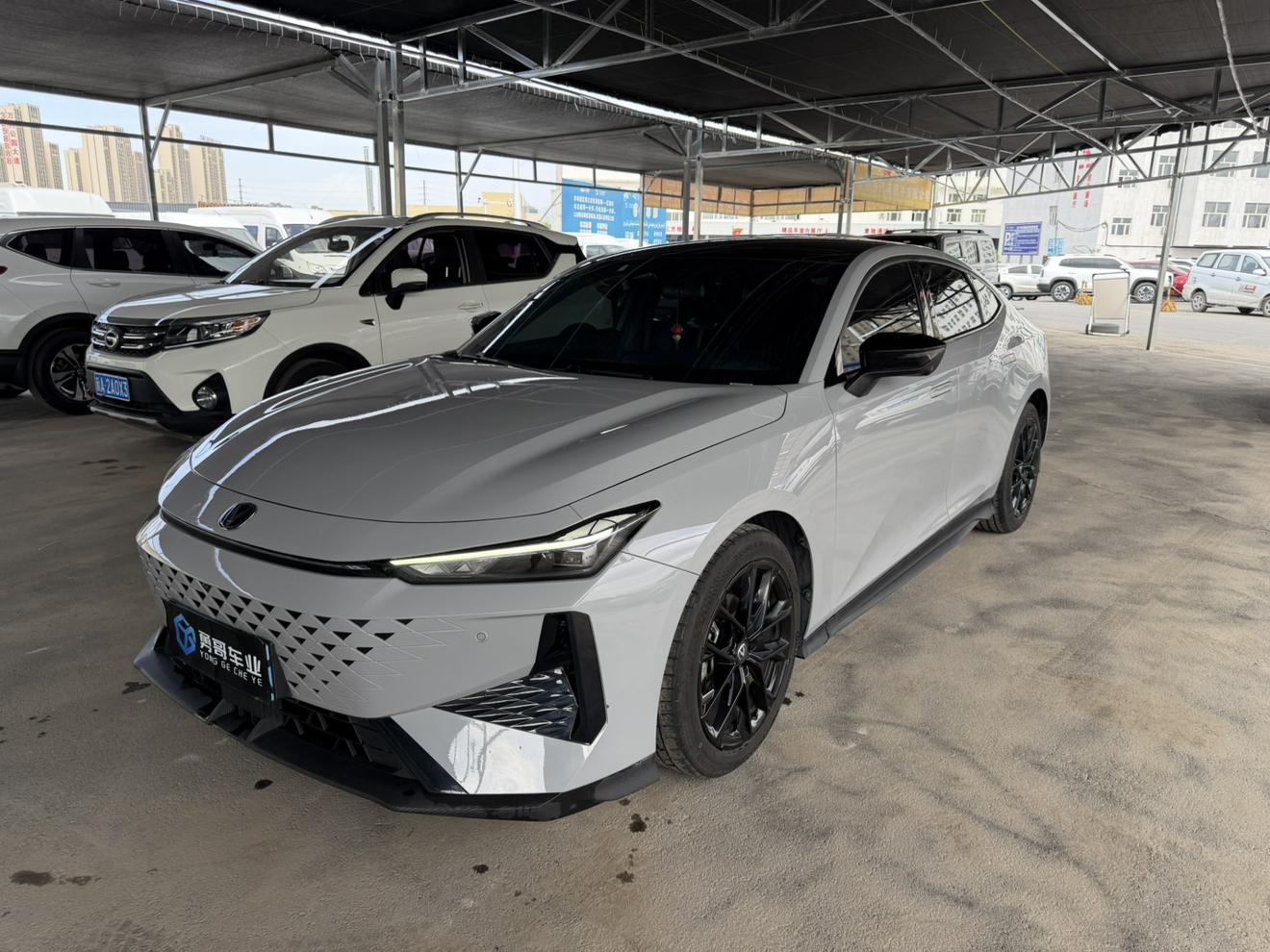 Changan UNI-V 2024, 1.5 л турбо, робот (DCT), передний, пробег 20 000 км — авто из Китая с пробегом