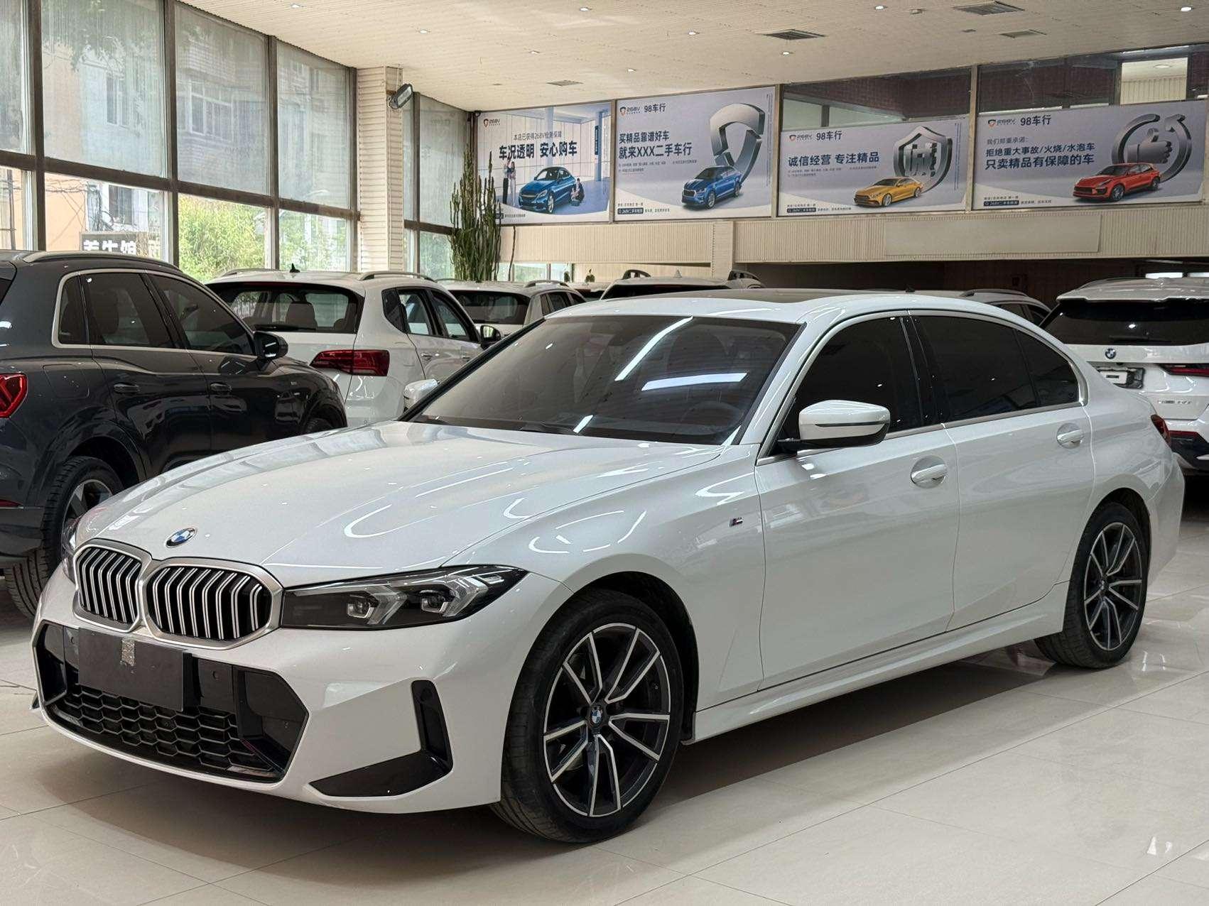 BMW 3 2023, 2 л турбо, автомат, задний, пробег 37 000 км — авто из Китая с пробегом