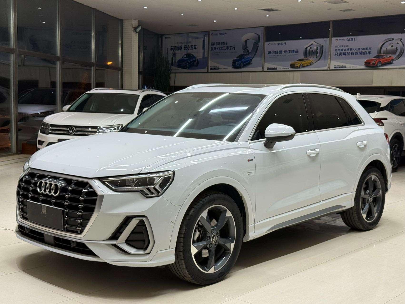 Audi Q3 2023, 1.4 л турбо, робот (DCT), передний, пробег 19 000 км — авто из Китая с пробегом