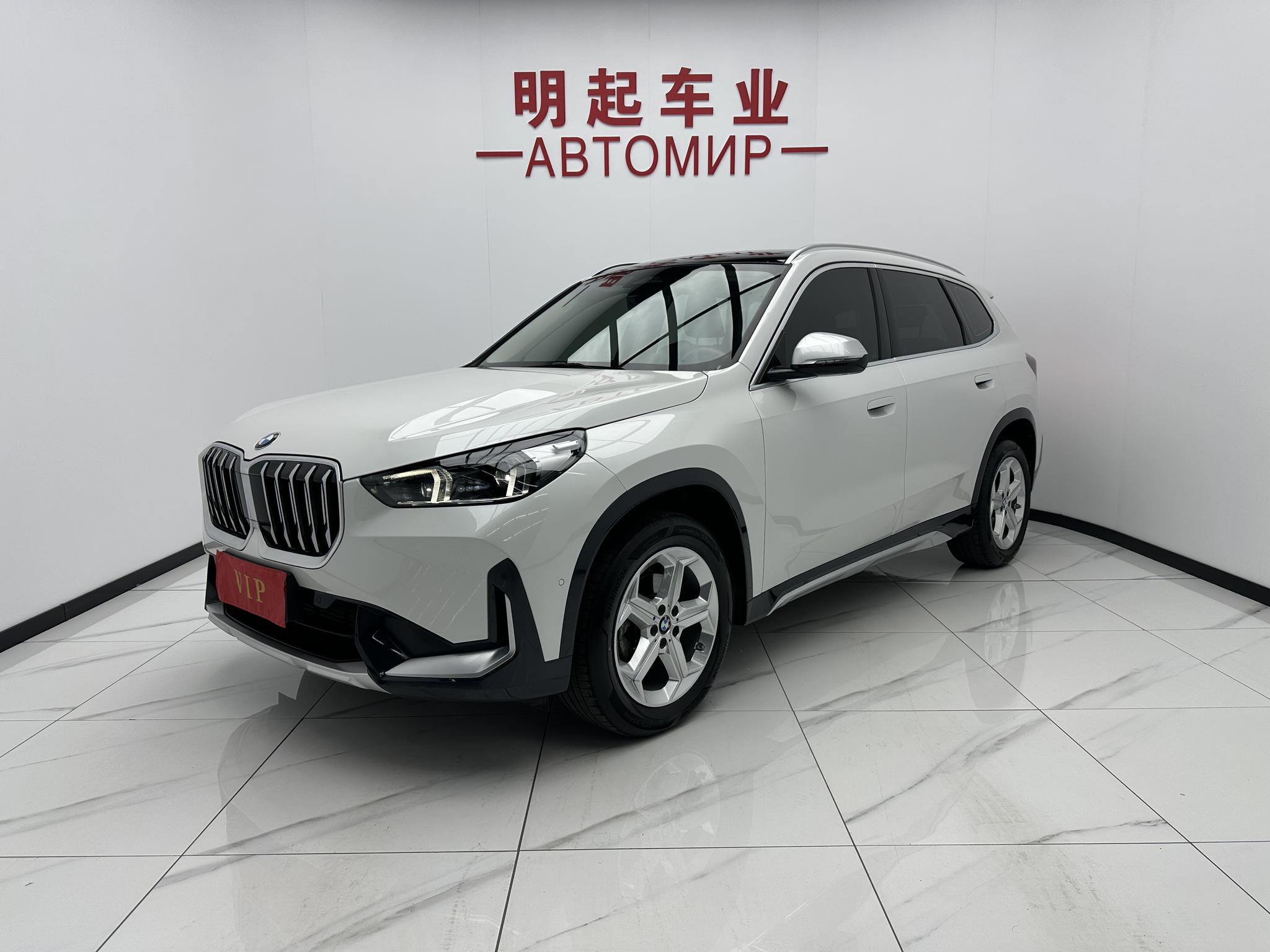 BMW X1 2023, 1.5 л турбо, робот (DCT), передний, пробег 28 000 км — авто из Китая с пробегом