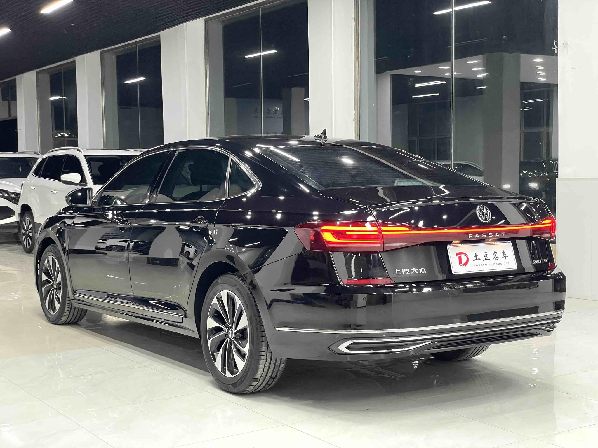 Volkswagen Passat 2023, фото 4