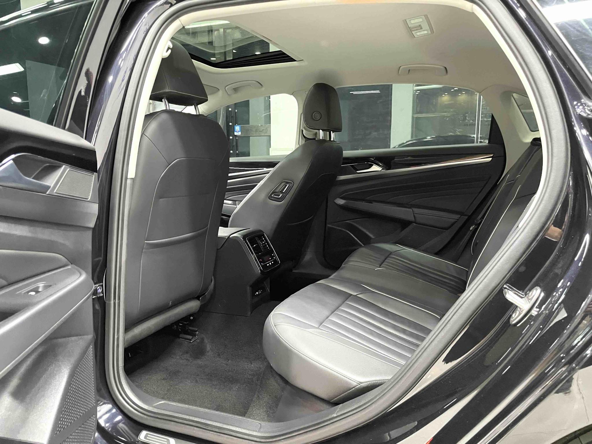 Volkswagen Passat 2023, фото 10