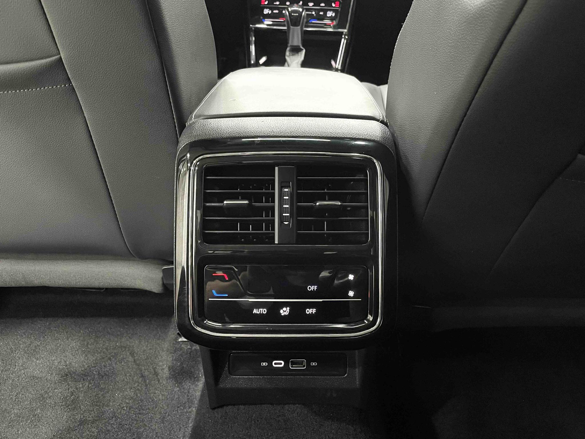 Volkswagen Passat 2023, фото 12