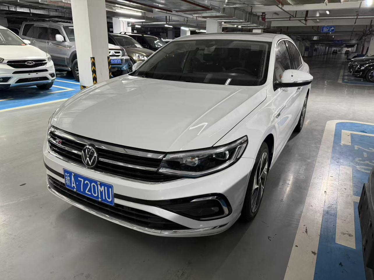 Volkswagen Bora 2024, 1.4 л турбо, робот (DCT), передний, пробег 48 000 км — авто из Китая с пробегом