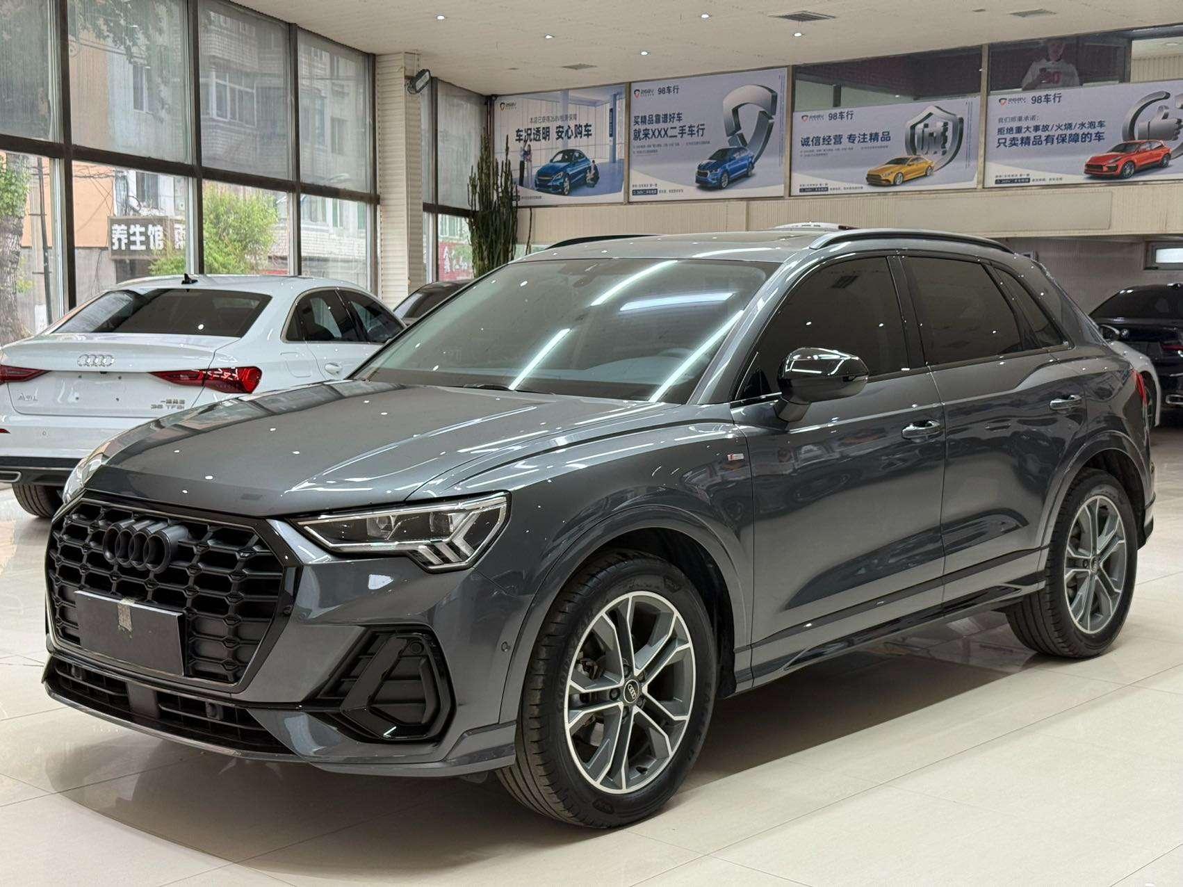 Audi Q3 2023, 1.4 л турбо, робот (DCT), передний, пробег 31 000 км — авто из Китая с пробегом