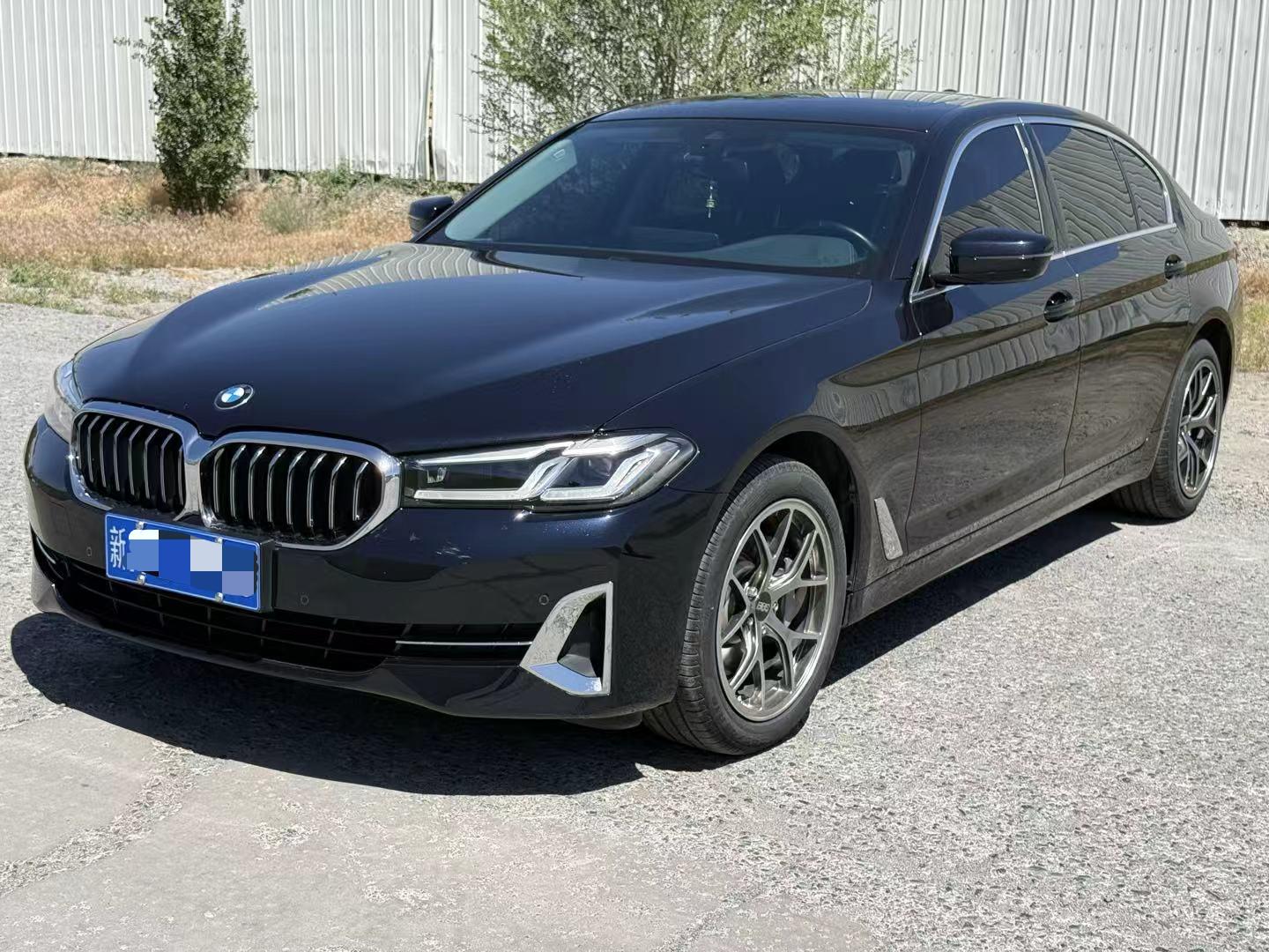 BMW 5 2022, 2 л турбо, автомат, задний, пробег 30 000 км — авто из Китая с пробегом