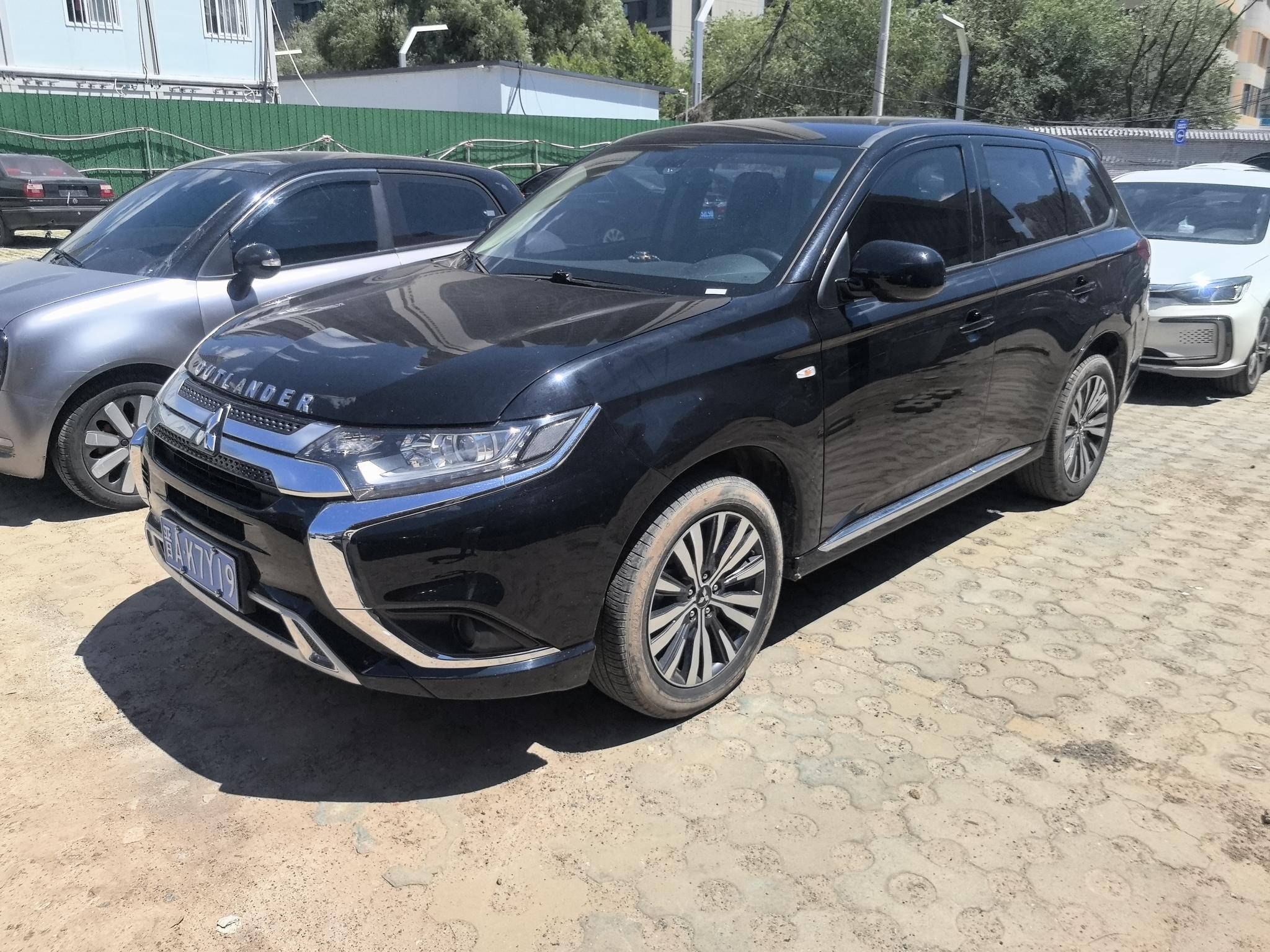 Mitsubishi Outlander 2021, 2 л, вариатор (CVT), передний, пробег 63 000 км — авто из Китая с пробегом