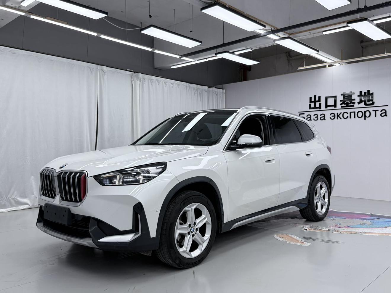 BMW X1 2023, 1.5 л турбо, робот (DCT), передний, пробег 38 000 км — авто из Китая с пробегом