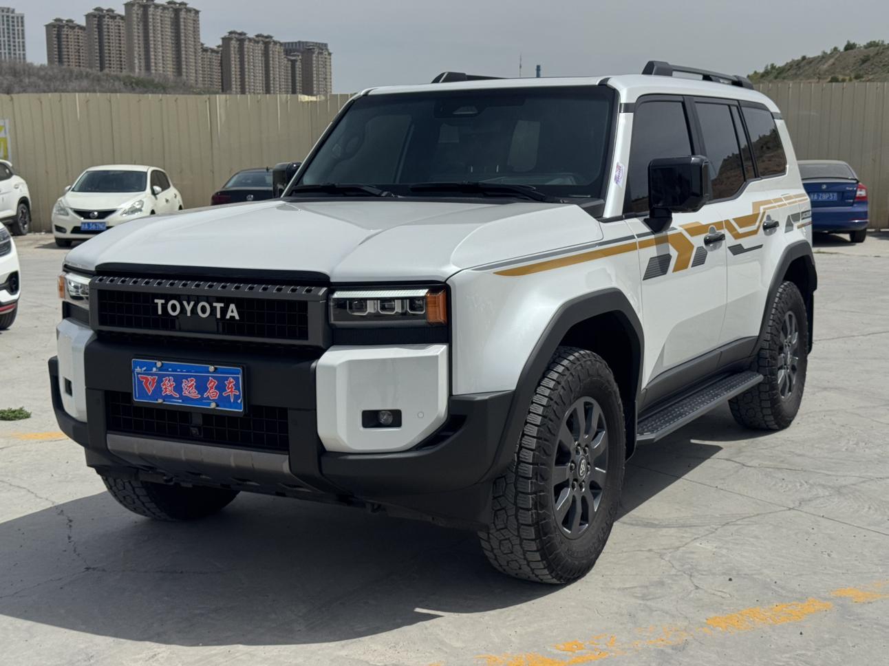 Toyota Prado 2024, 2.4 л турбо, автомат, полный, пробег 37 000 км — авто из Китая с пробегом