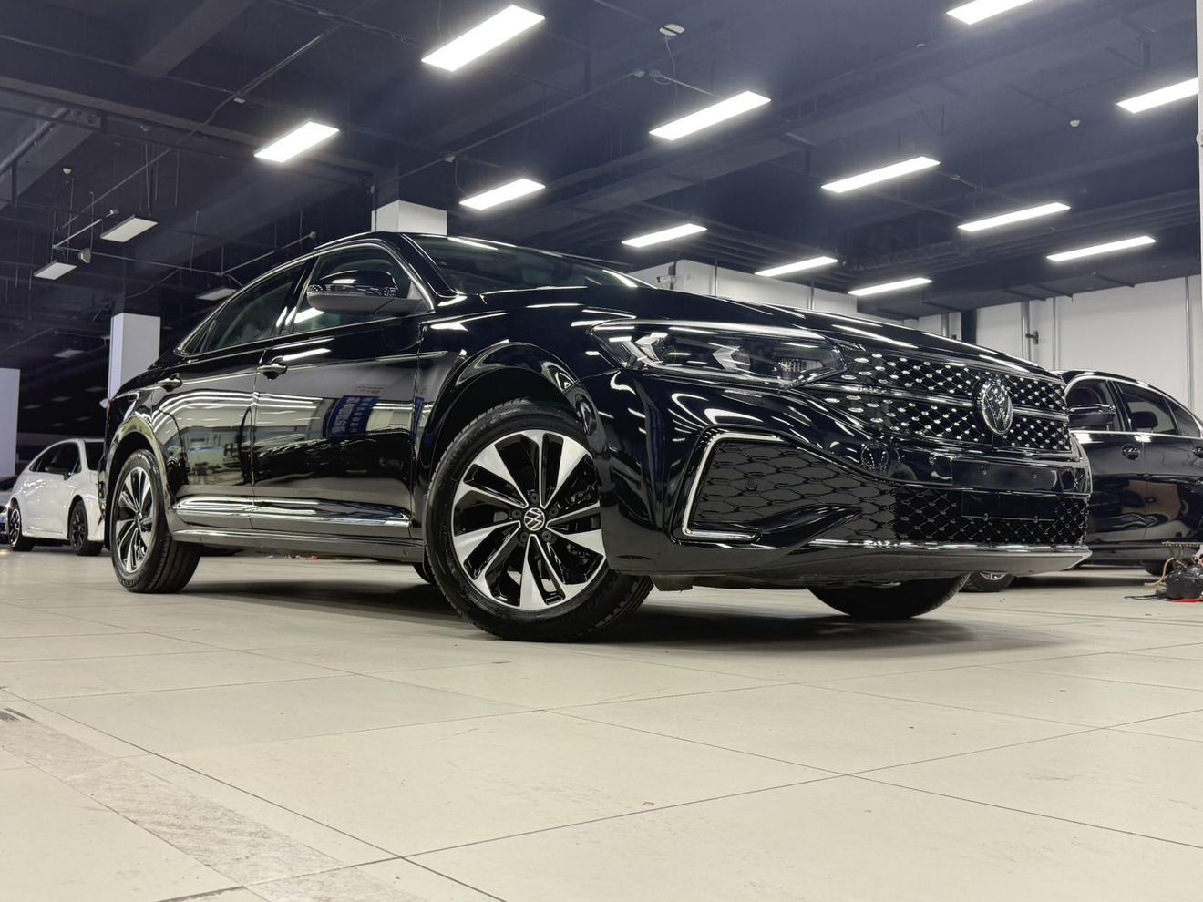 Volkswagen Passat 2023, фото 2