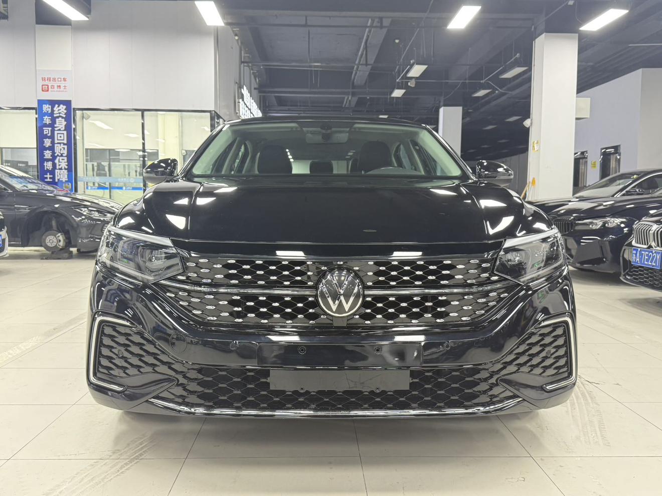 Volkswagen Passat 2023, фото 3