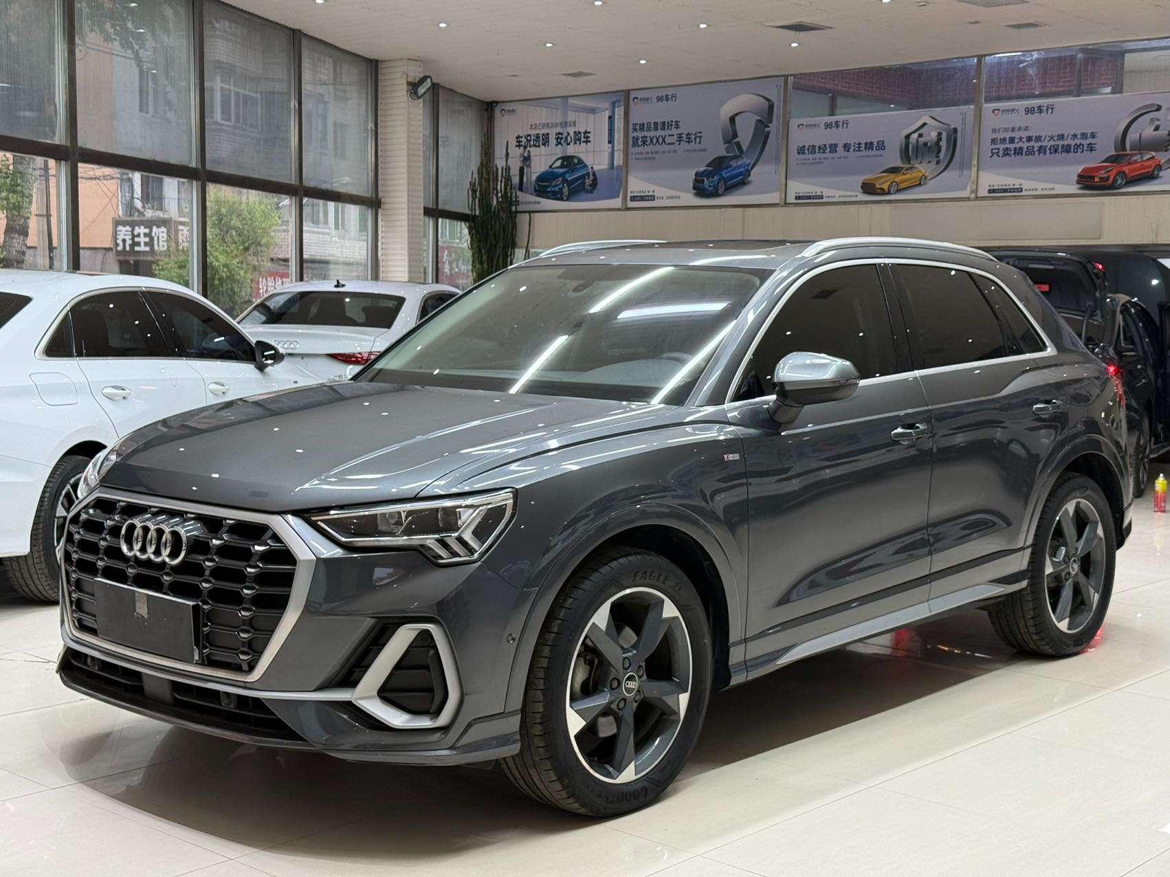 Audi Q3 2023, 1.4 л турбо, робот (DCT), передний, пробег 11 000 км — авто из Китая с пробегом