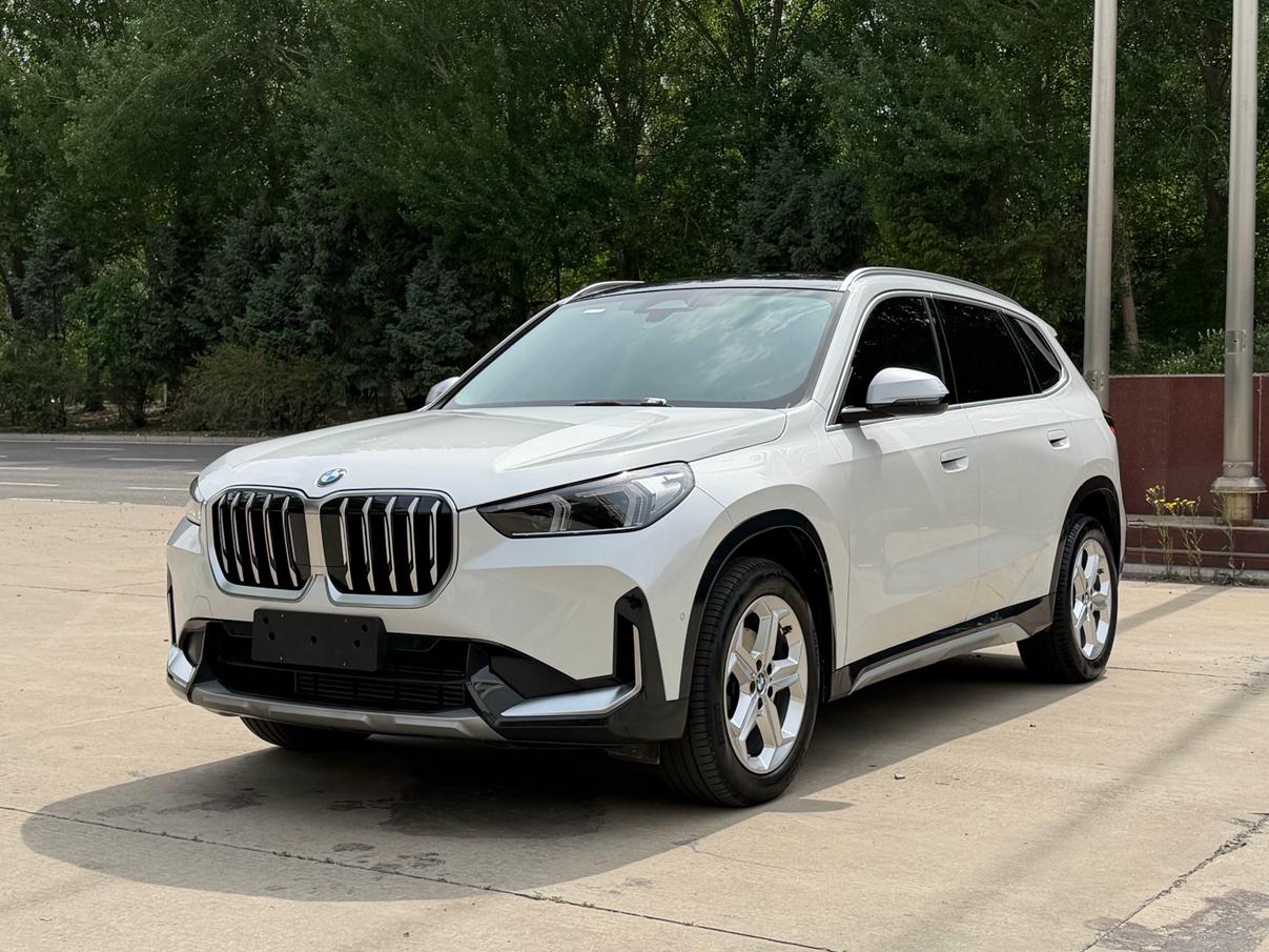 BMW X1 2023, 1.5 л турбо, робот (DCT), передний, пробег 30 000 км — авто из Китая с пробегом