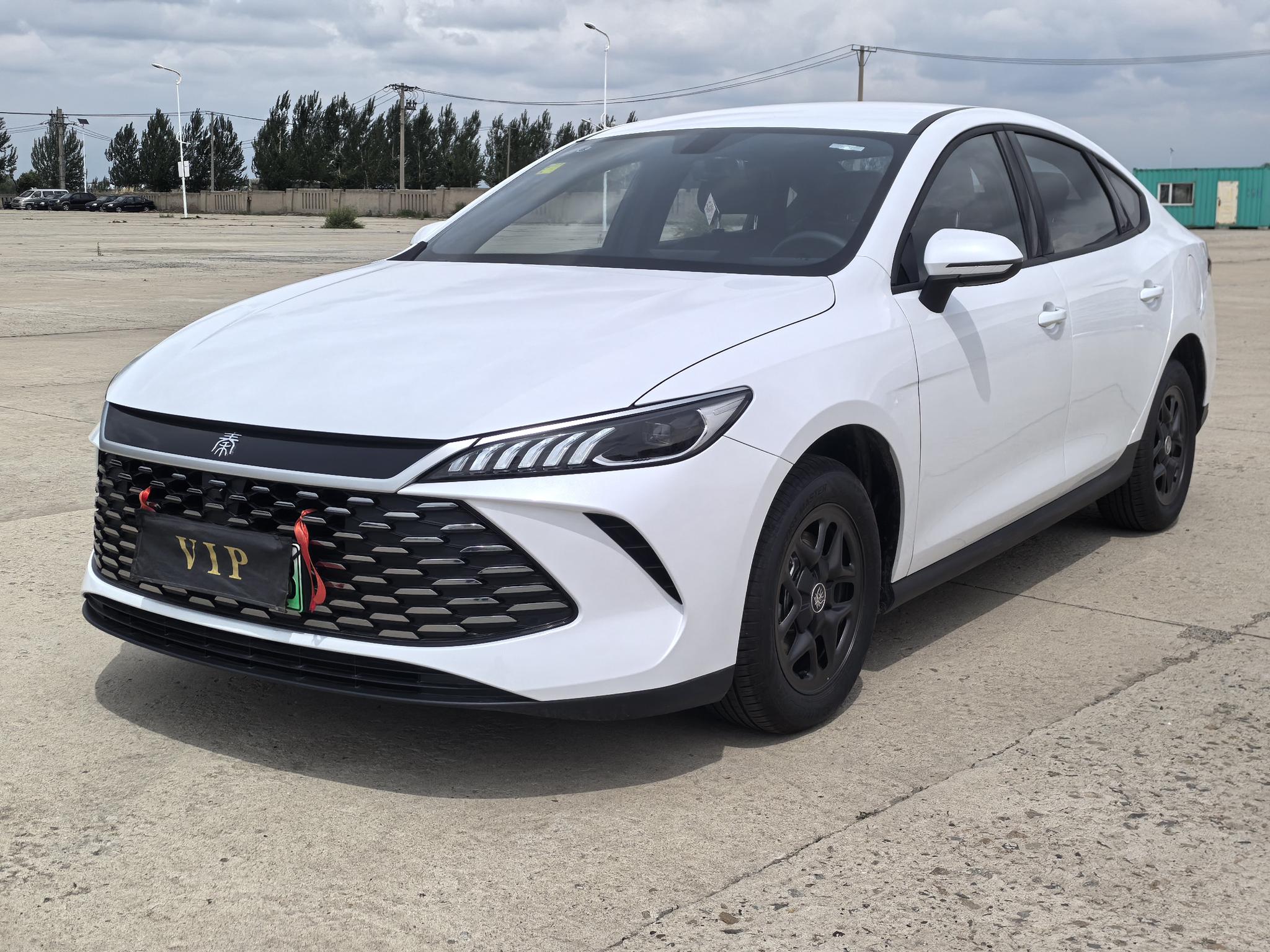 BYD Qin PLUS 2025, 1.5 л, вариатор (CVT), передний, пробег 7 300 км — авто из Китая с пробегом