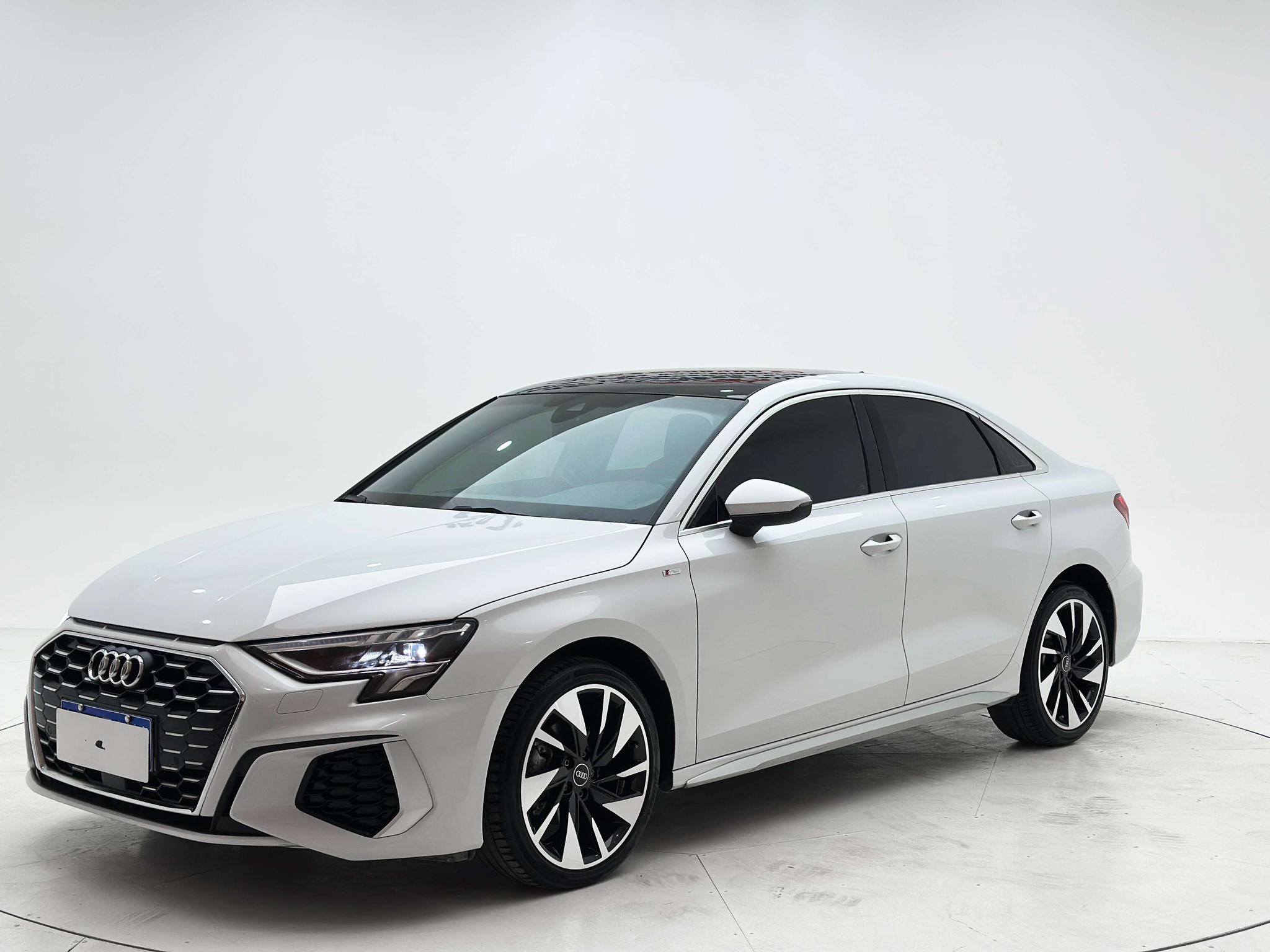 Audi A3 2023, 1.4 л турбо, робот (DCT), передний, пробег 41 800 км — авто из Китая с пробегом