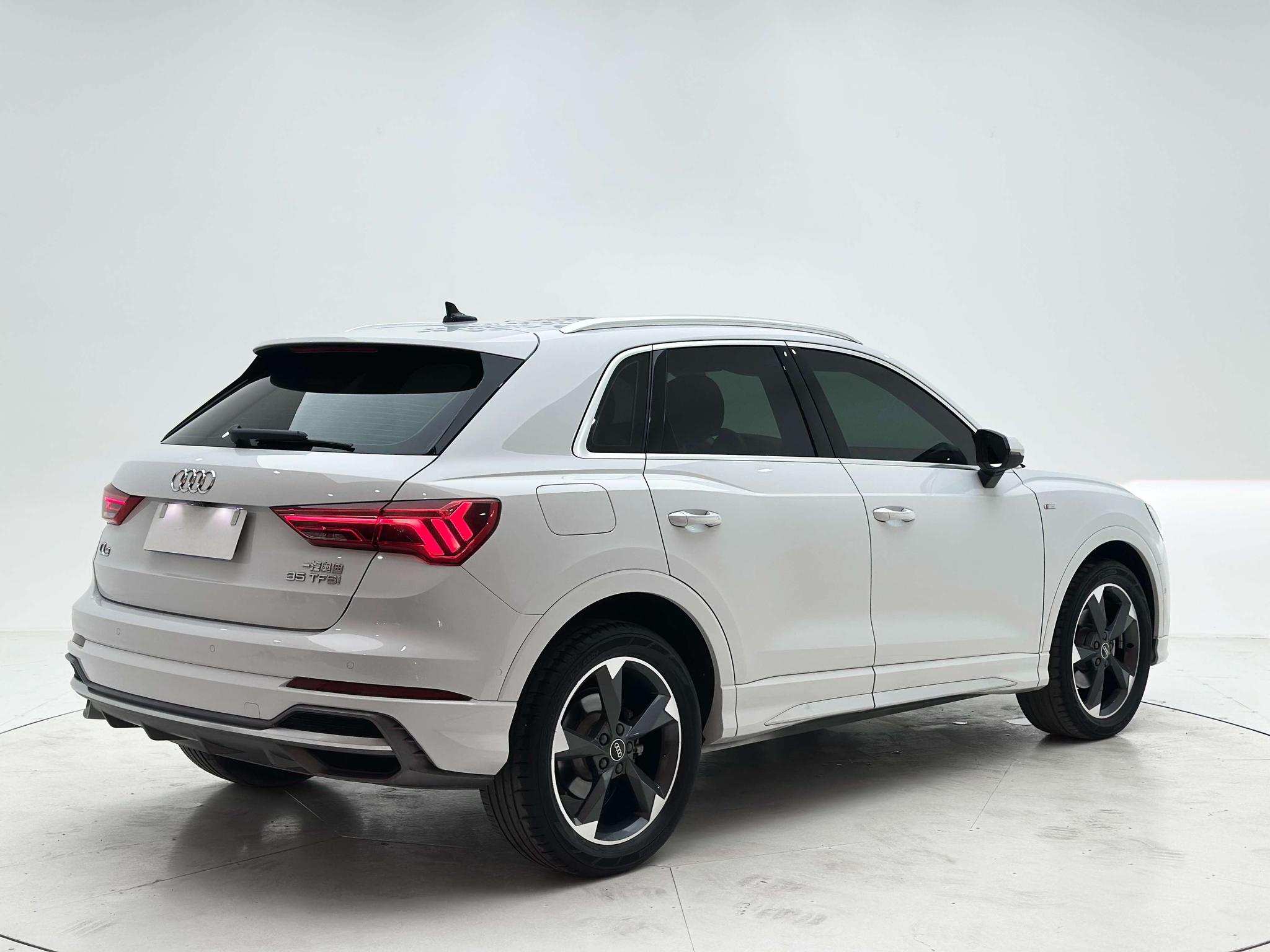 Audi Q3 2022, фото 6