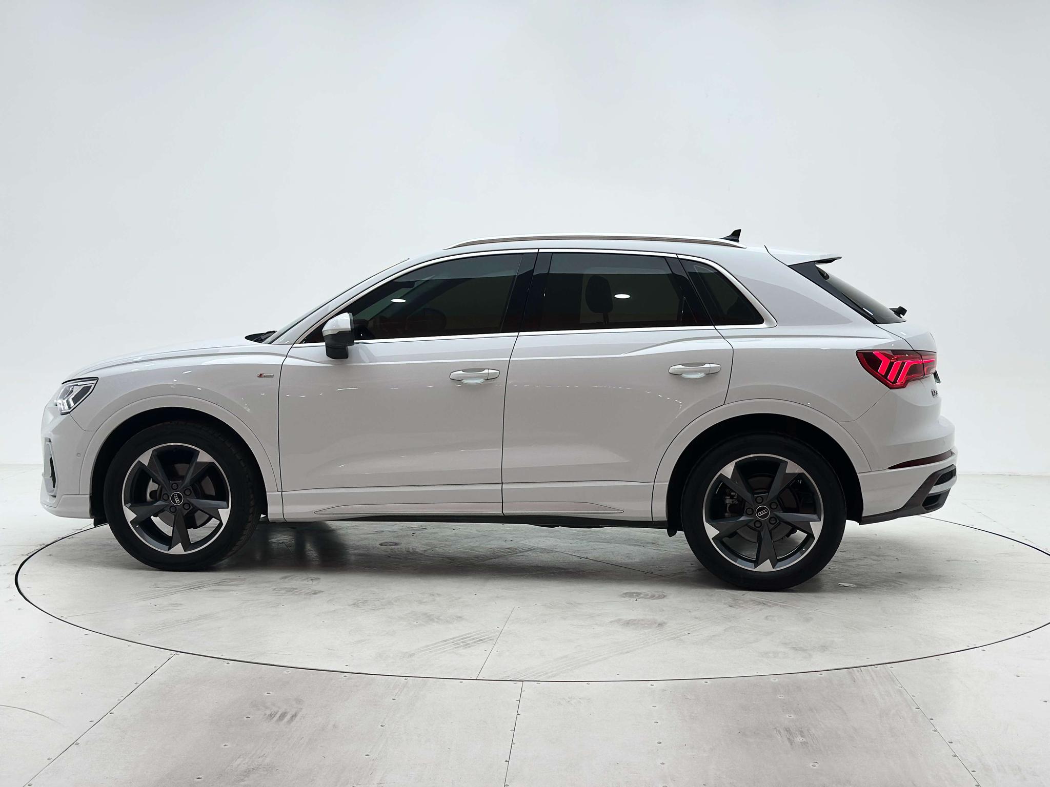 Audi Q3 2022, фото 7