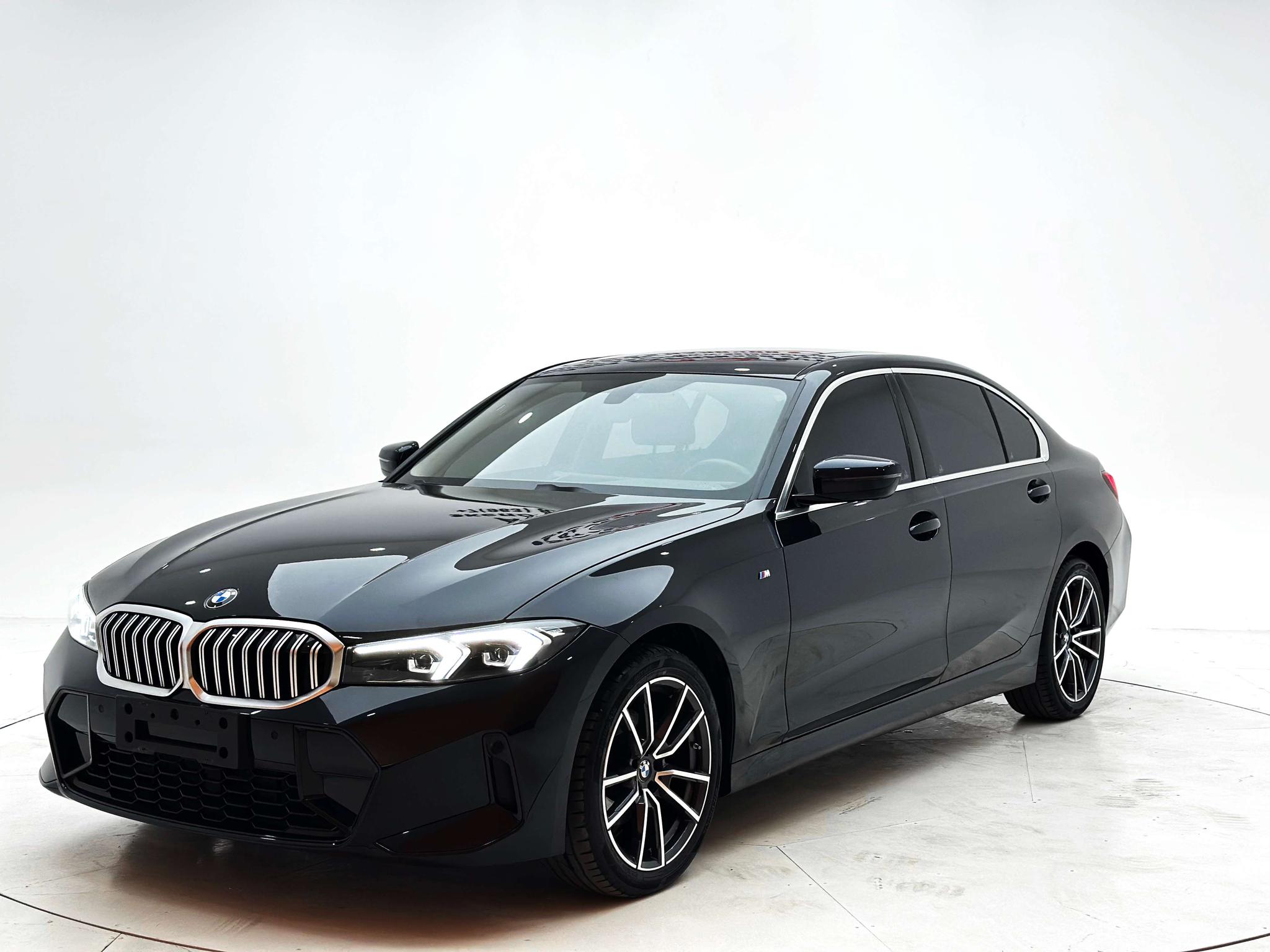 BMW 3 2023, 2 л турбо, автомат, задний, пробег 36 000 км — авто из Китая с пробегом