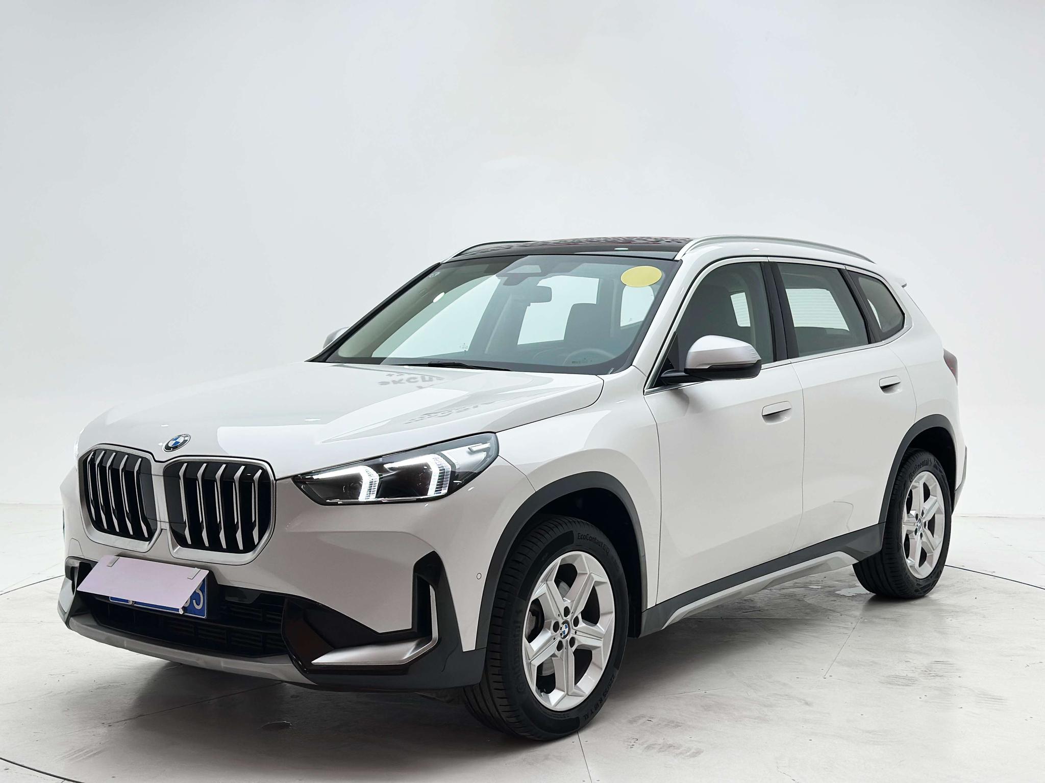 BMW X1 2023, 1.5 л турбо, робот (DCT), передний, пробег 45 000 км — авто из Китая с пробегом