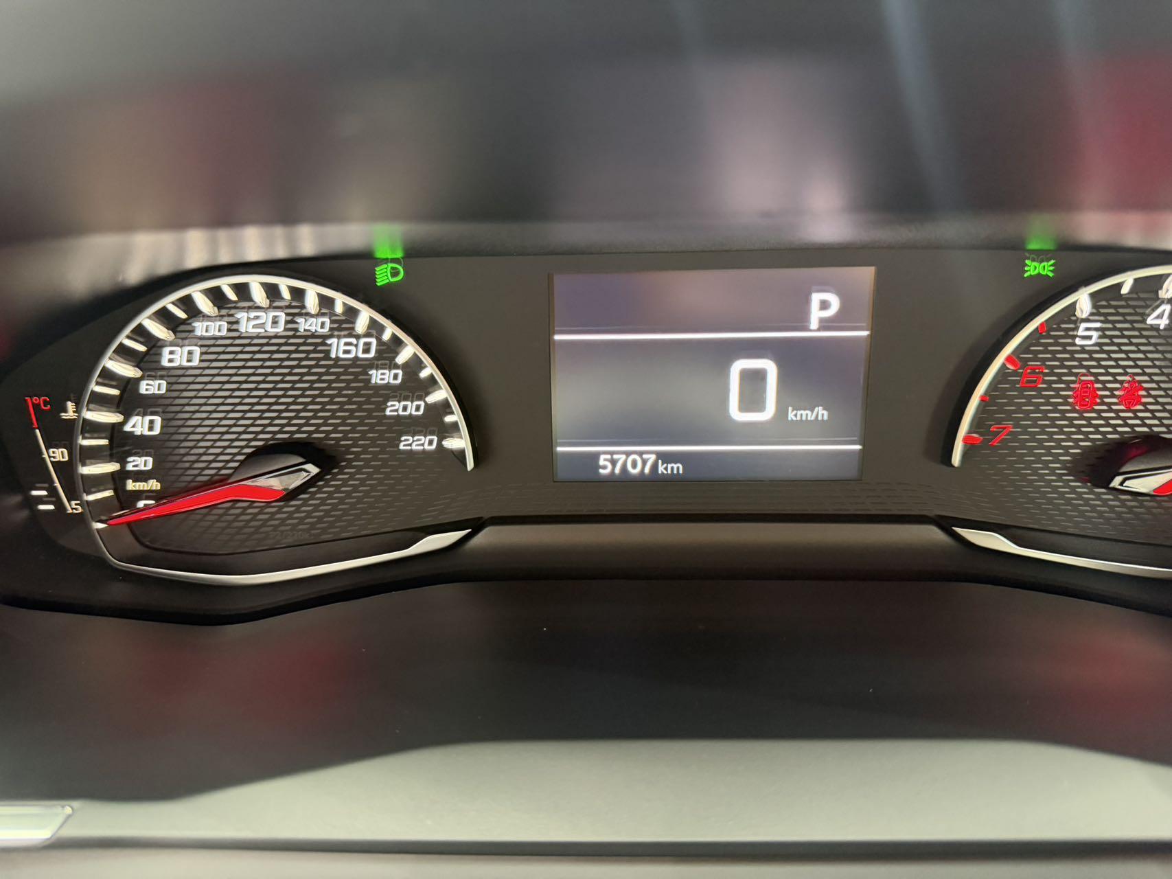 Peugeot 2008 2022, фото 9