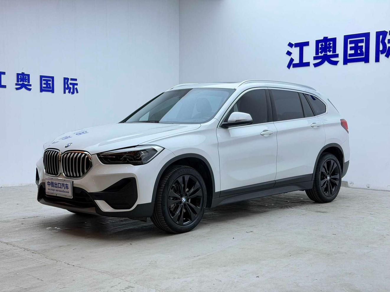 BMW X1 2021, 1.5 л турбо, 7-ступенчатая двойное сцепление, Передний привод, пробег 51 000 км — авто из Китая с пробегом