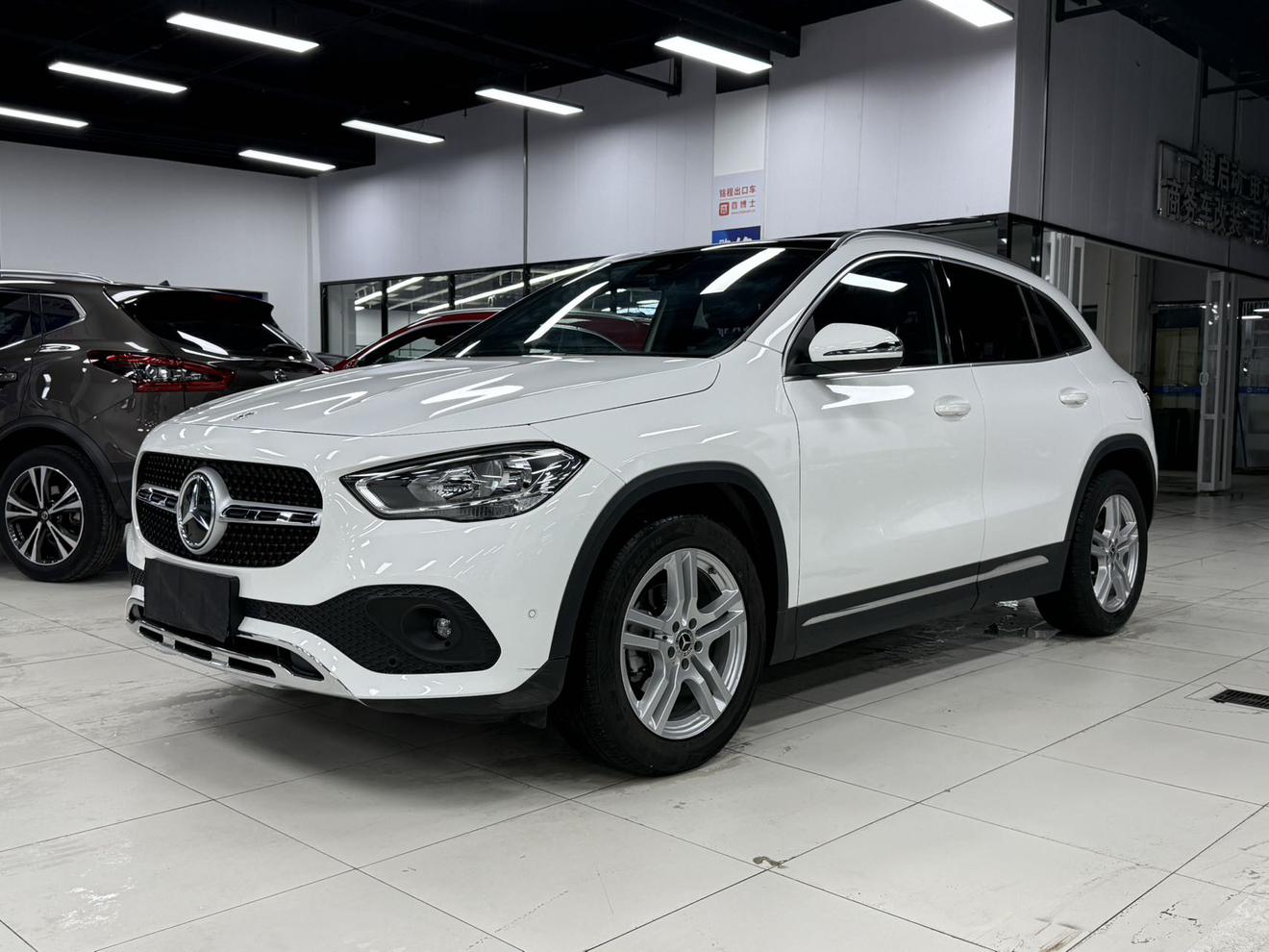 Mercedes-Benz GLA 2022, 1.3 л турбо, робот (DCT), передний, пробег 81 000 км — авто из Китая с пробегом