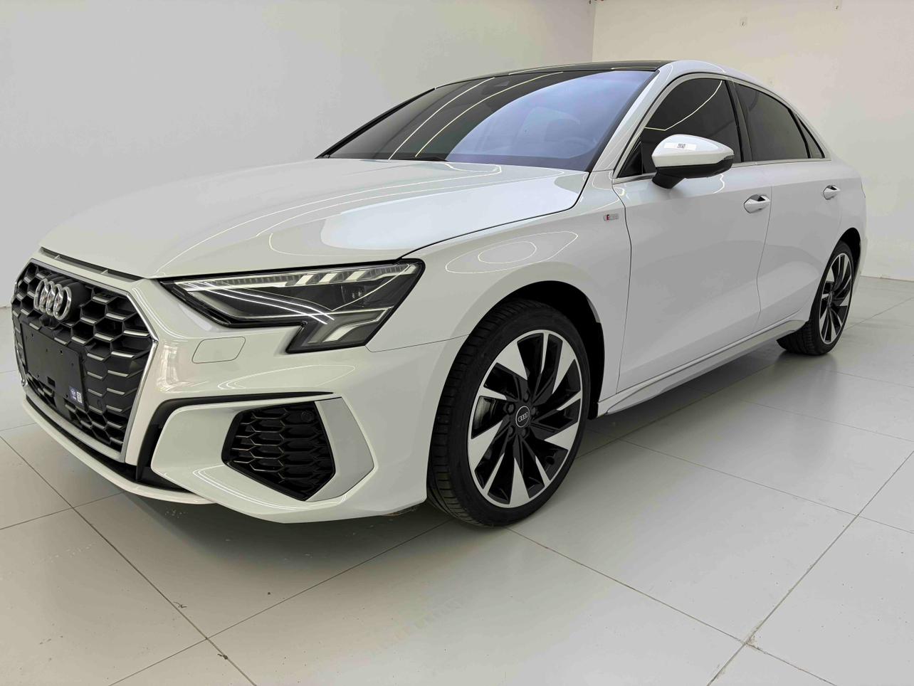 Audi A3 2023, 1.4 л турбо, робот (DCT), передний, пробег 5 000 км — авто из Китая с пробегом