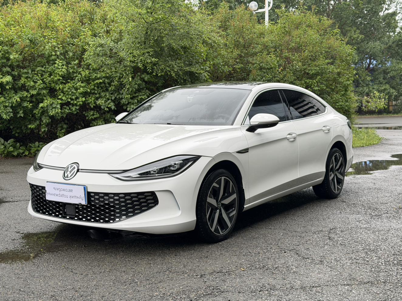 Volkswagen Lingdu 2023, 1.4 л турбо, робот (DCT), передний, пробег 15 000 км — авто из Китая с пробегом