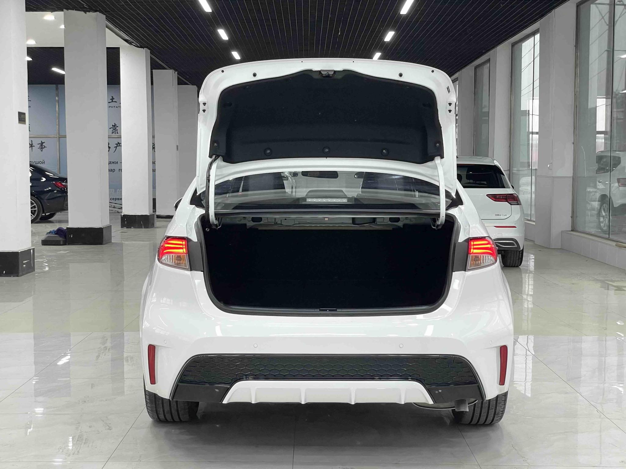 Toyota Corolla 2022, фото 15