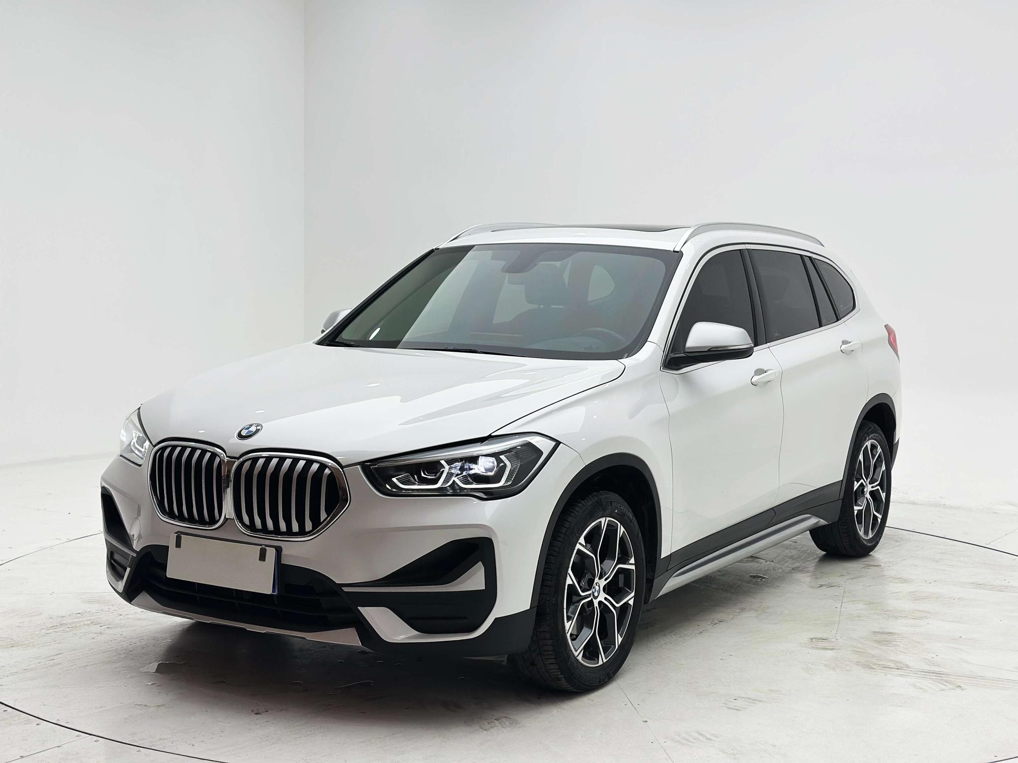 BMW X1 2022, 1.5 л турбо, робот (DCT), передний, пробег 47 000 км — авто из Китая с пробегом