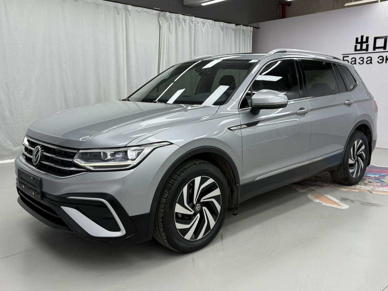 Volkswagen Tiguan 2023, 1.4 л турбо, робот (DCT), передний, пробег 36 000 км — авто из Китая с пробегом