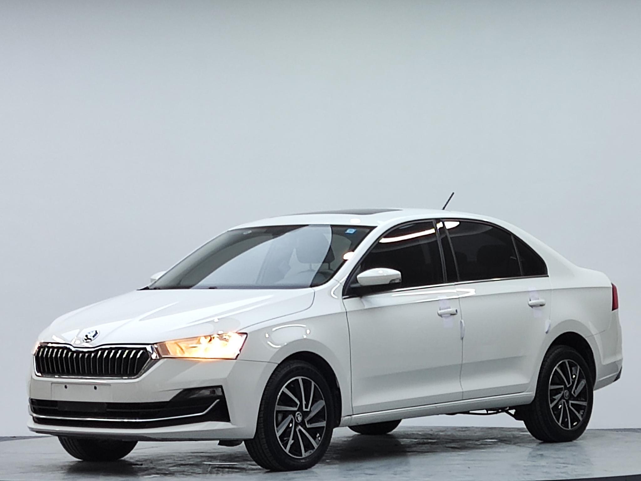 Skoda Rapid 2022, 1.5 л, автомат, передний, пробег 15 000 км — авто из Китая с пробегом