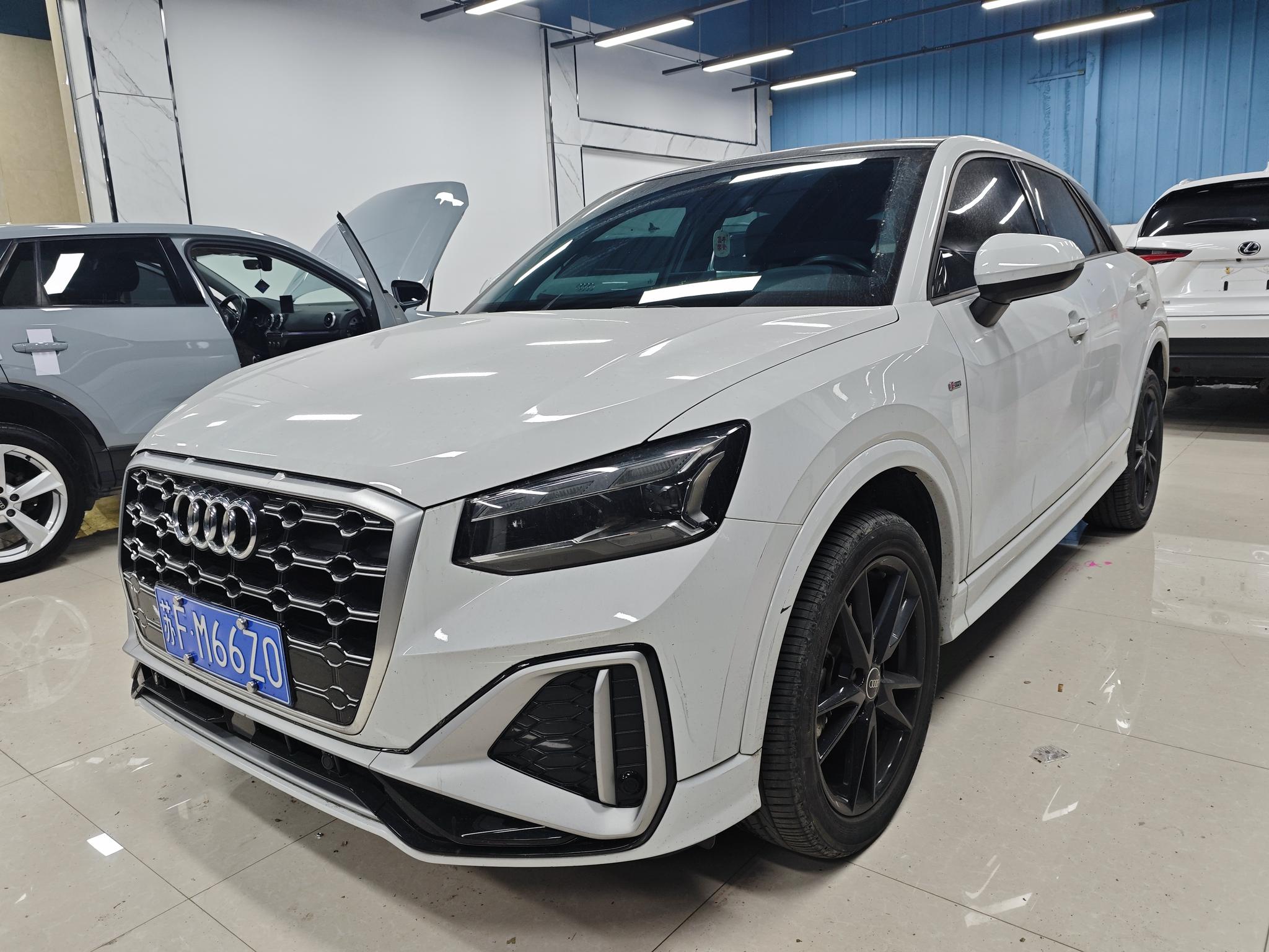 Audi Q2L 2022, 1.4 л турбо, робот (DCT), передний, пробег 25 000 км — авто из Китая с пробегом
