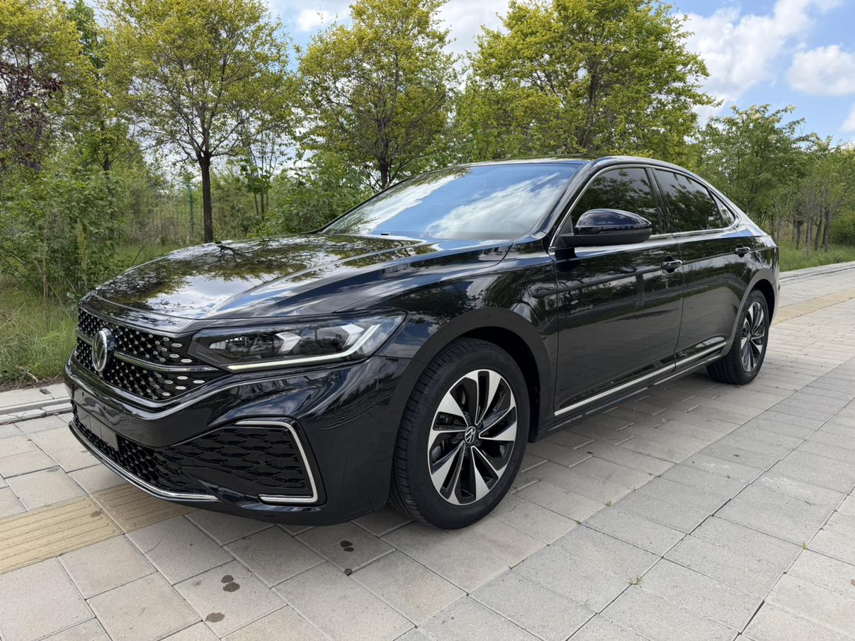 Volkswagen Passat 2022, 1.4 л турбо, робот (DCT), передний, пробег 55 000 км — авто из Китая с пробегом