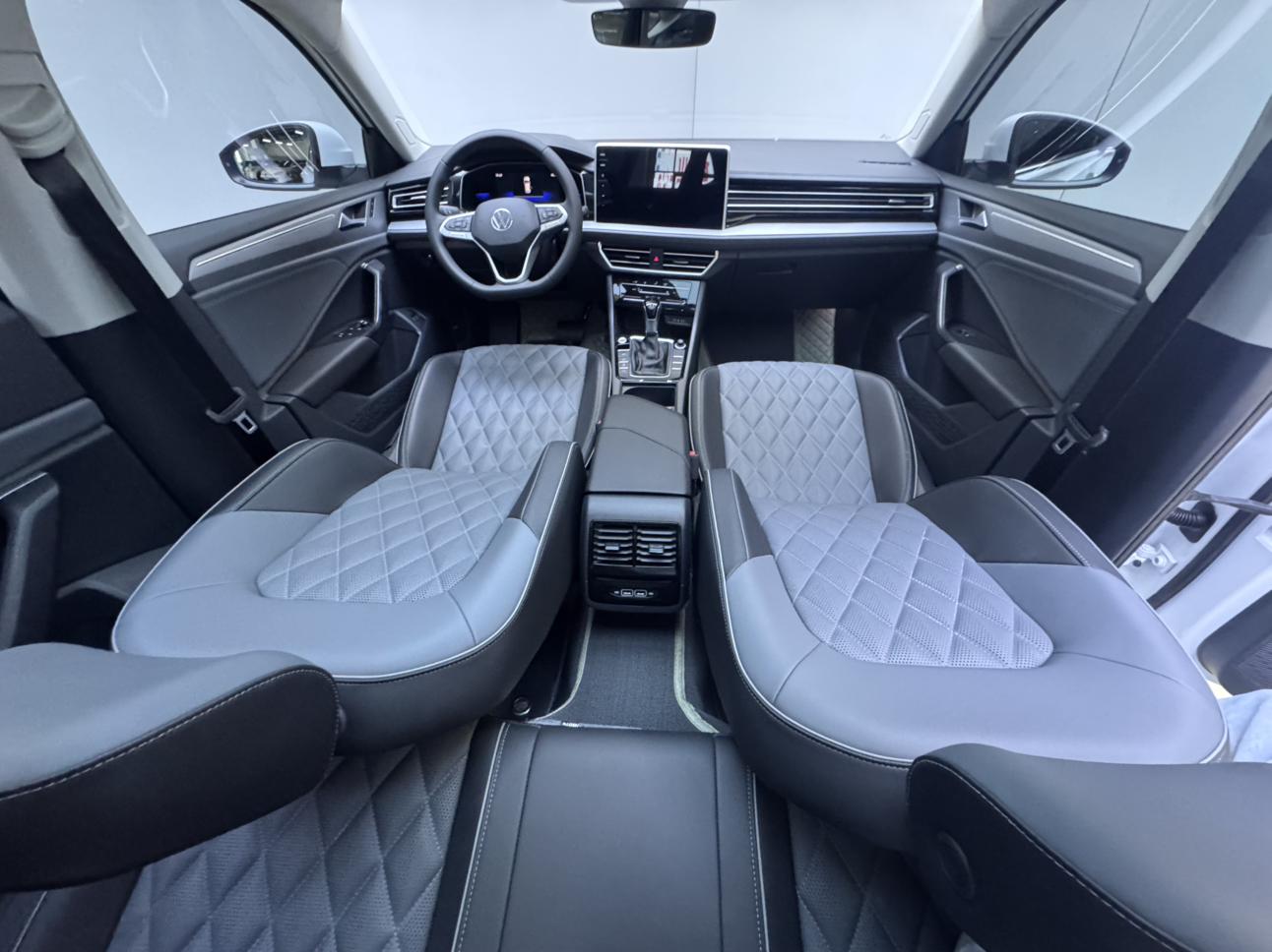 Volkswagen Jetta 2023, фото 9