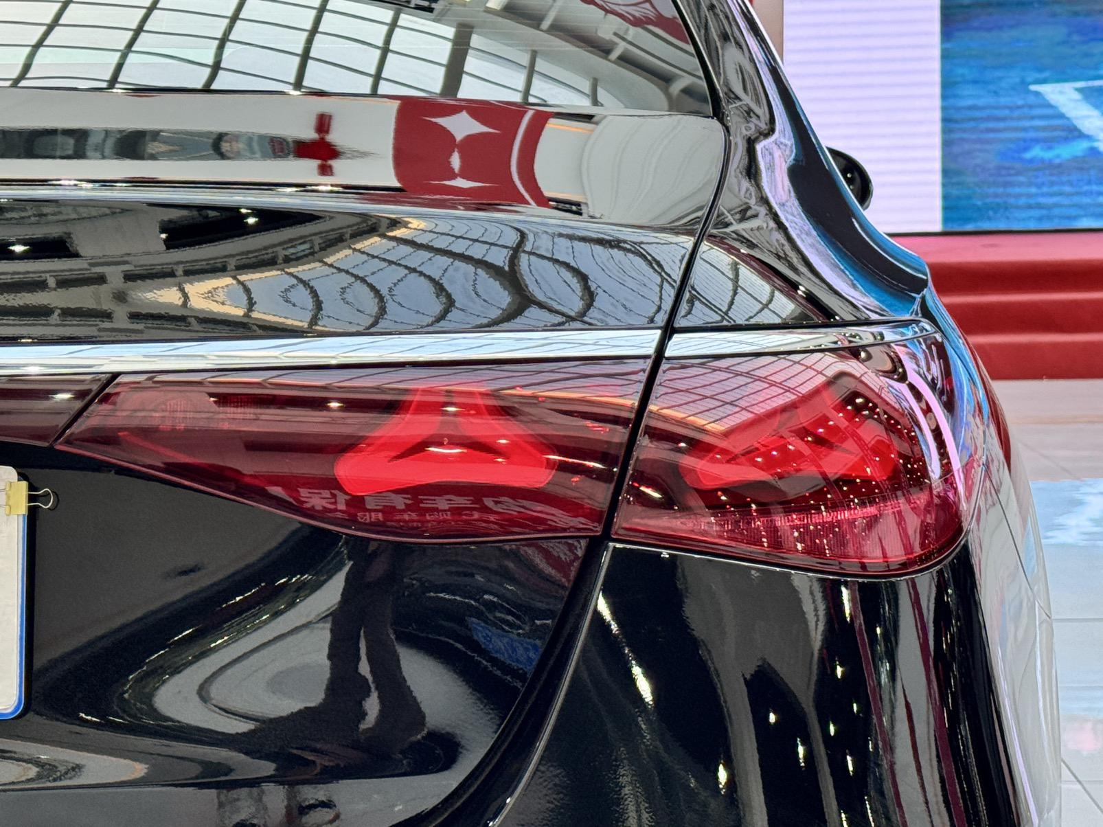 Mercedes-Benz E-Class 2024, фото 8
