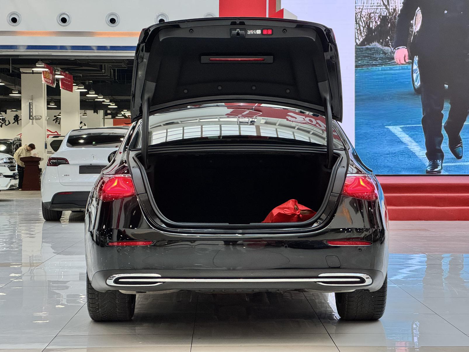 Mercedes-Benz E-Class 2024, фото 10