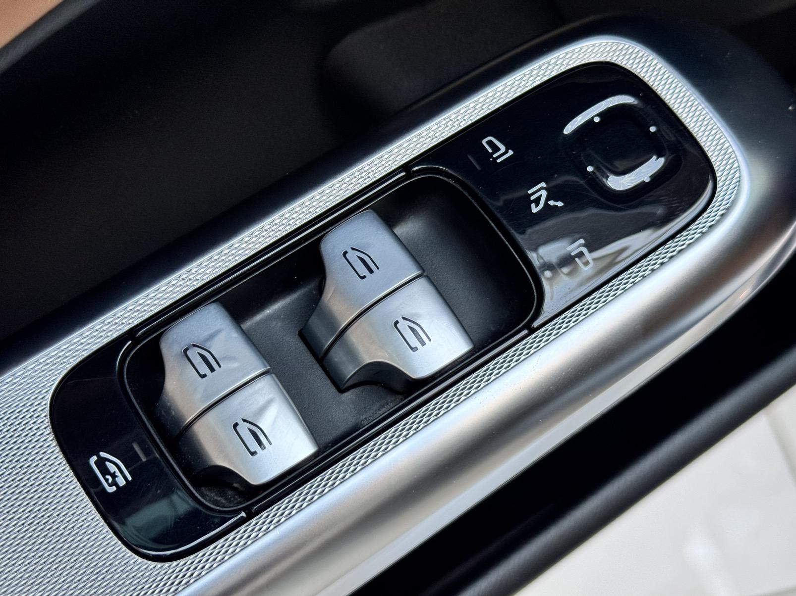 Mercedes-Benz E-Class 2024, фото 13