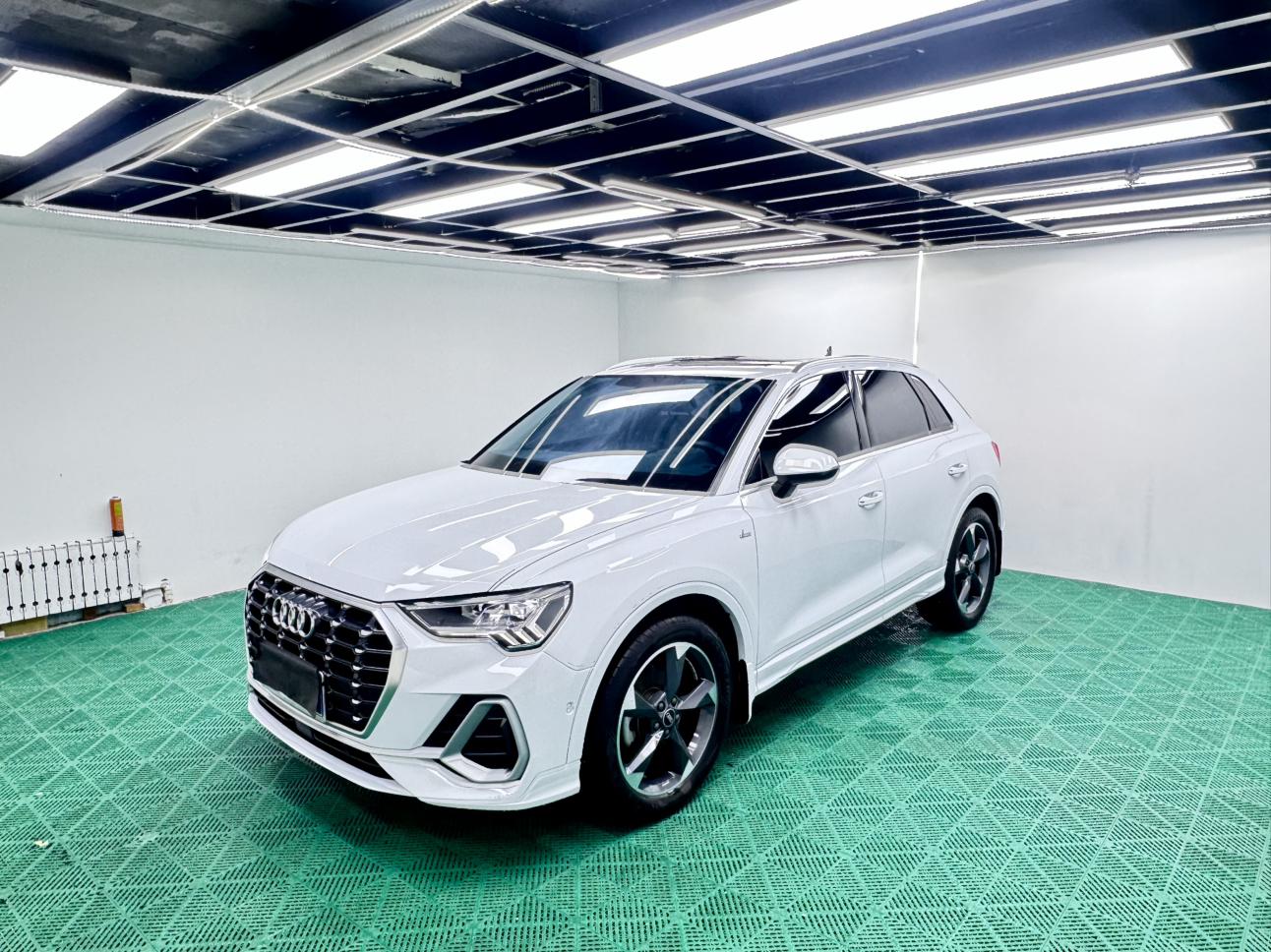 Audi Q3 2023, 1.4 л турбо, робот (DCT), передний, пробег 45 000 км — авто из Китая с пробегом