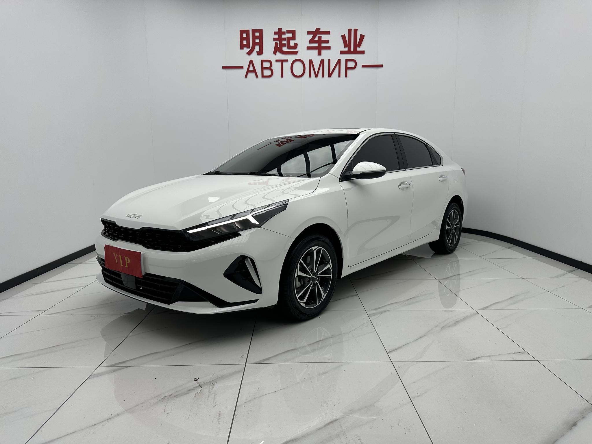 Kia K3 2023, 1.5 л, вариатор (CVT), передний, пробег 22 000 км — авто из Китая с пробегом