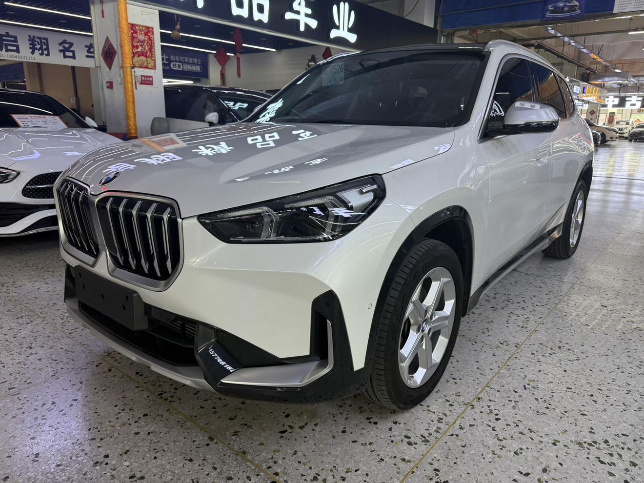 BMW X1 2023, 1.5 л турбо, робот (DCT), передний, пробег 13 000 км — авто из Китая с пробегом