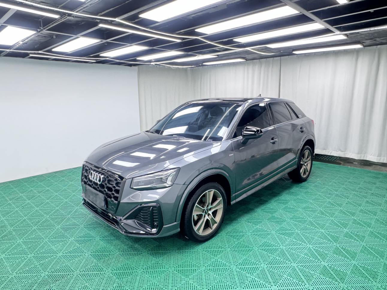 Audi Q2L 2022, 1.4 л турбо, робот (DCT), передний, пробег 18 000 км — авто из Китая с пробегом