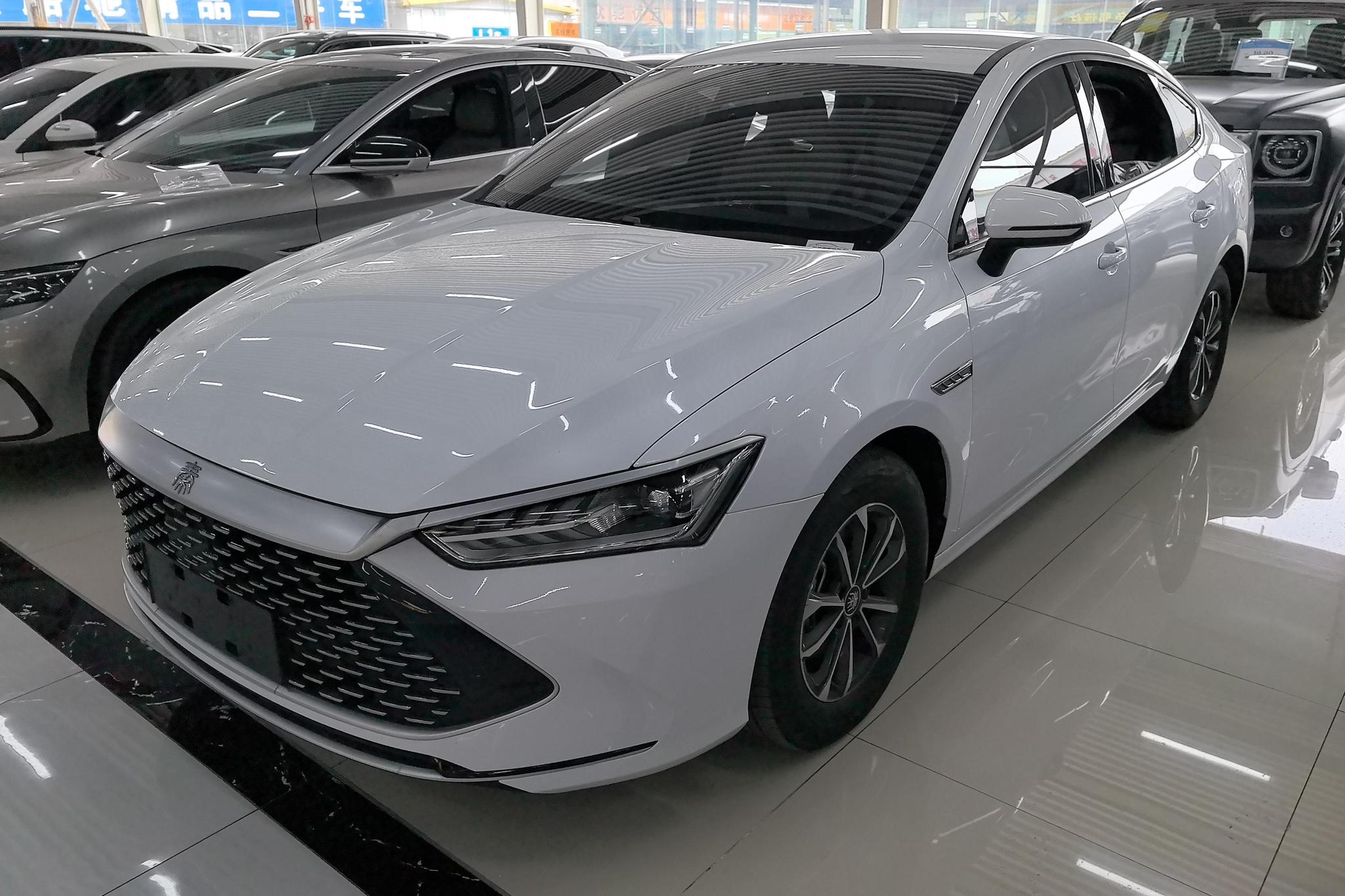 BYD Qin PLUS 2023, 1.5 л, вариатор (CVT), передний, пробег 27 700 км — авто из Китая с пробегом