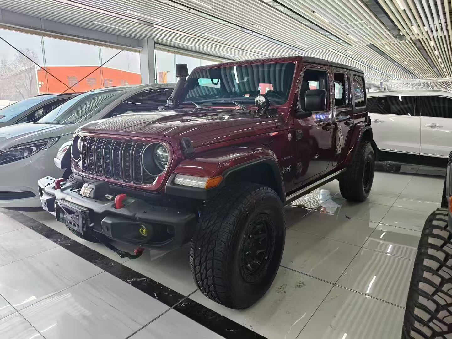 Jeep Wrangler 2021, 2 л турбо, автомат, полный, пробег 100 000 км — авто из Китая с пробегом