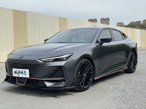 Changan UNI-V 2023, 1.5 л турбо, робот (DCT), передний, пробег 65 000 км — авто из Китая с пробегом