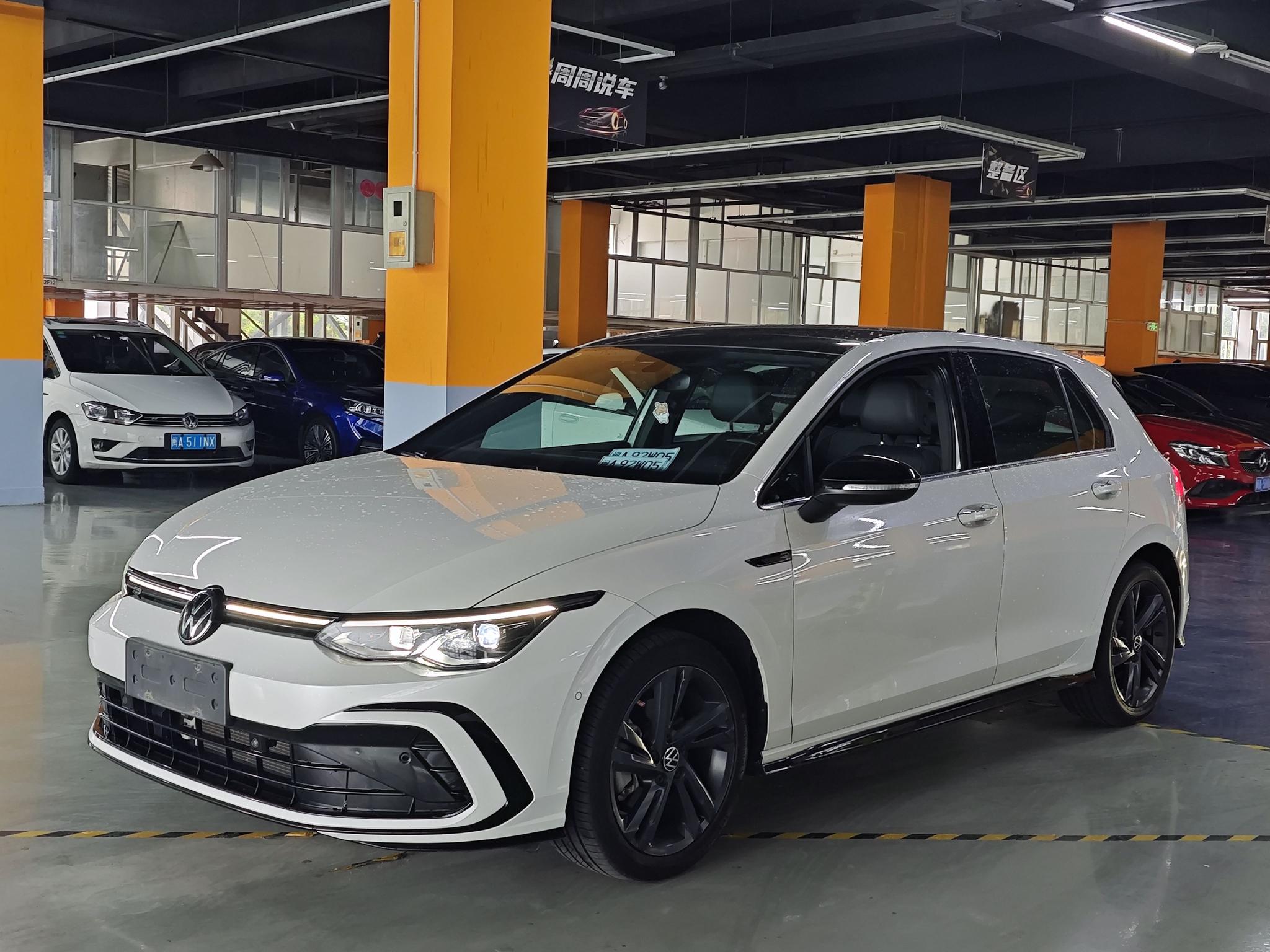 Volkswagen Golf 2023, 1.4 л турбо, робот (DCT), передний, пробег 31 700 км — авто из Китая с пробегом